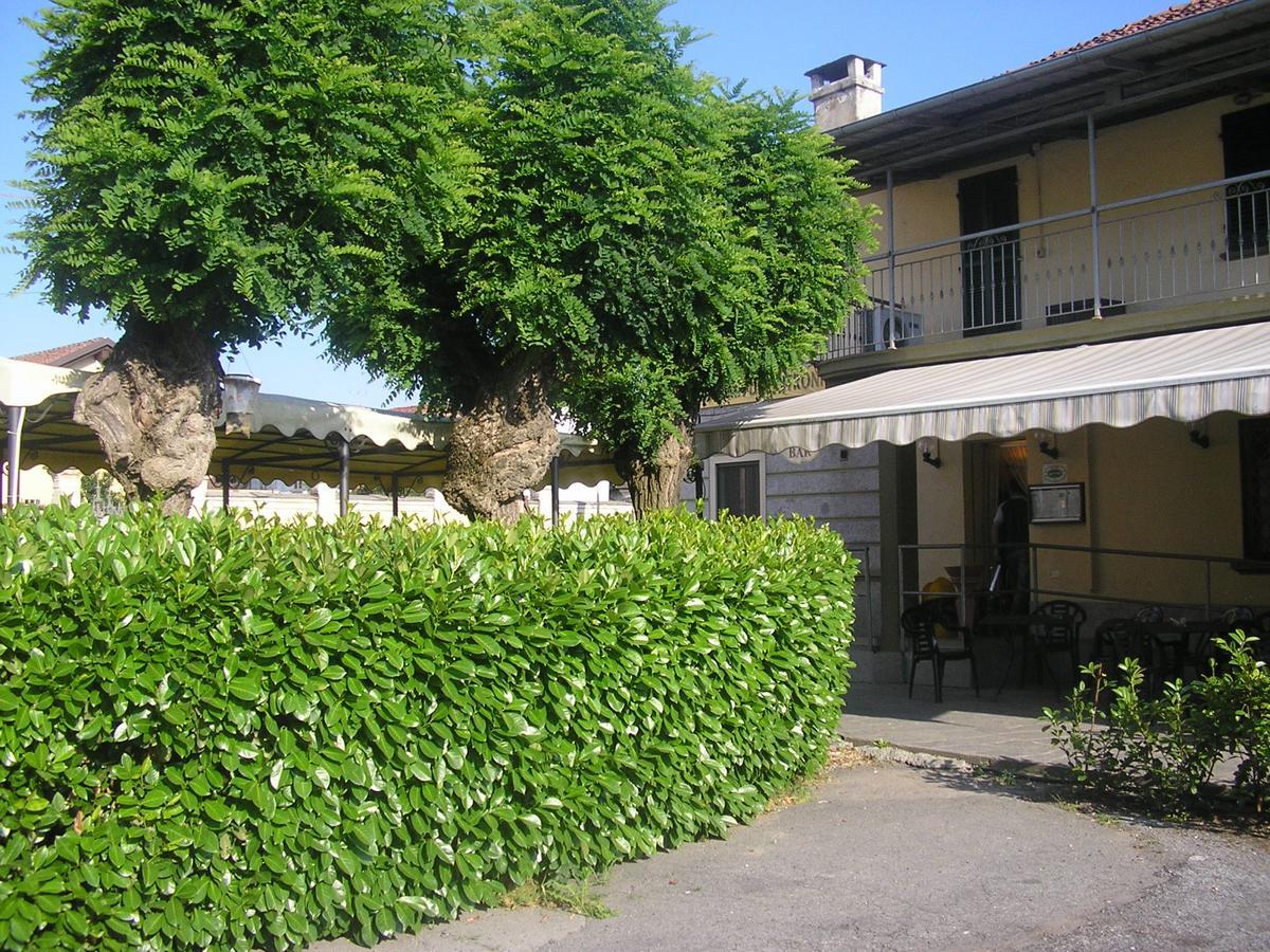 Trattoria Due Citroni Hotel Casalgrasso Exterior foto
